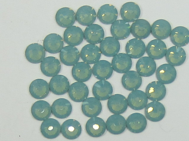 18 pcs. 30ss PACIFIC OPAL FLATBACK European Rhinestones